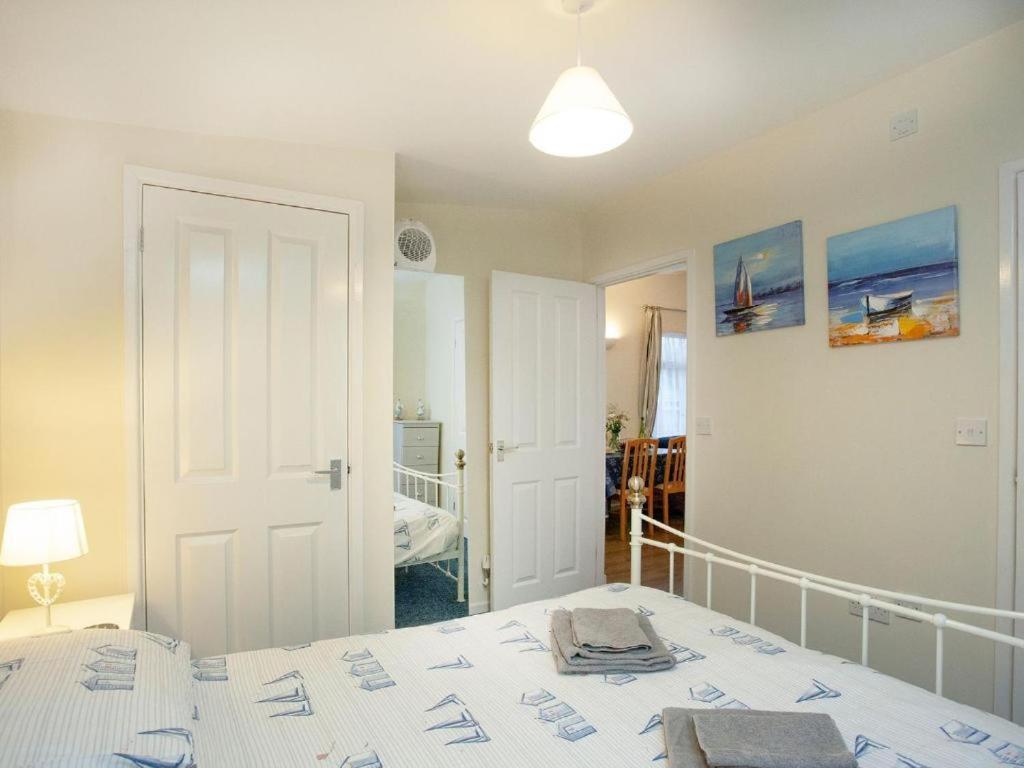 Sunnydaze-Detached Chalet With 2 Bedrooms And 2 Bathrooms And Private Parking Outside Door Dartmouth Exterior photo