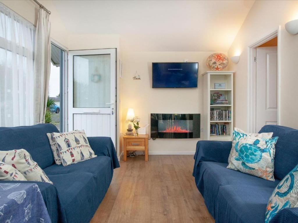 Sunnydaze-Detached Chalet With 2 Bedrooms And 2 Bathrooms And Private Parking Outside Door Dartmouth Exterior photo