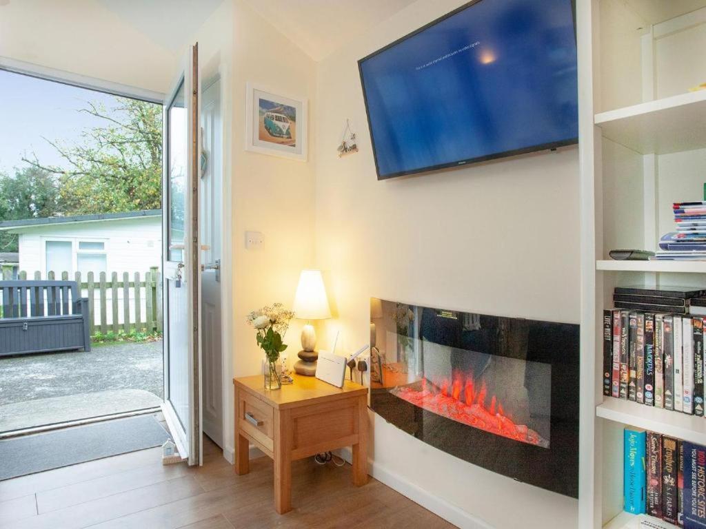Sunnydaze-Detached Chalet With 2 Bedrooms And 2 Bathrooms And Private Parking Outside Door Dartmouth Exterior photo