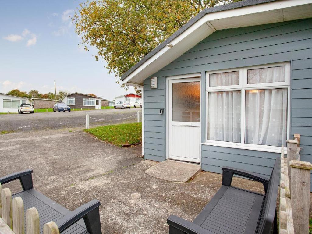 Sunnydaze-Detached Chalet With 2 Bedrooms And 2 Bathrooms And Private Parking Outside Door Dartmouth Exterior photo
