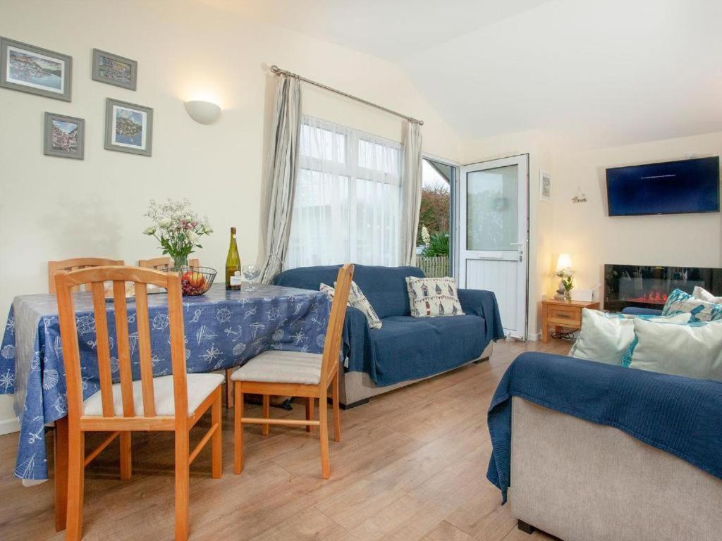 Sunnydaze-Detached Chalet With 2 Bedrooms And 2 Bathrooms And Private Parking Outside Door Dartmouth Exterior photo